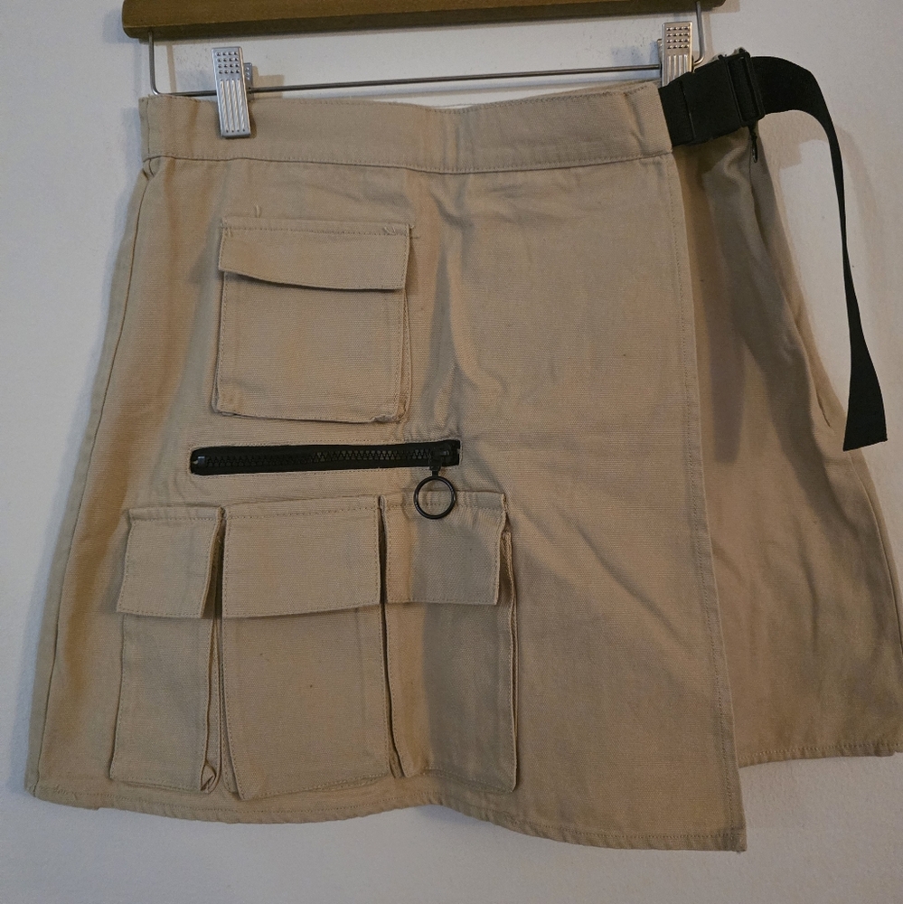 FOREVER 21‎ KHAKI POCKET CARGO SKORT Sz Medium